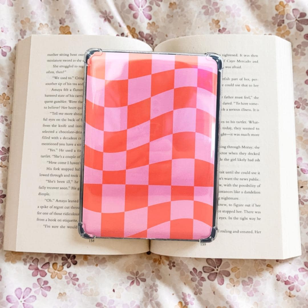 Wavy Pink and Orange Checkered Kindle Insert