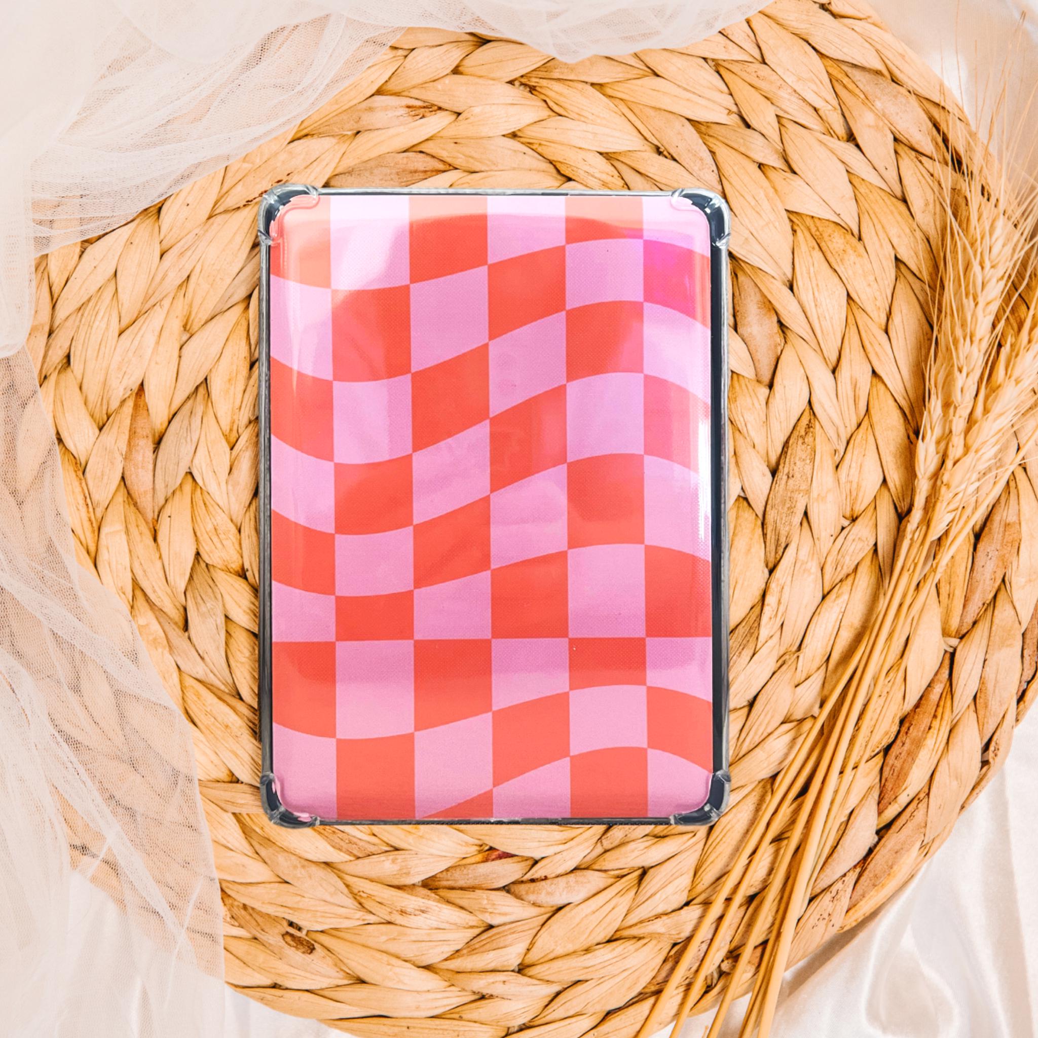 Wavy Pink and Orange Checkered Kindle Insert